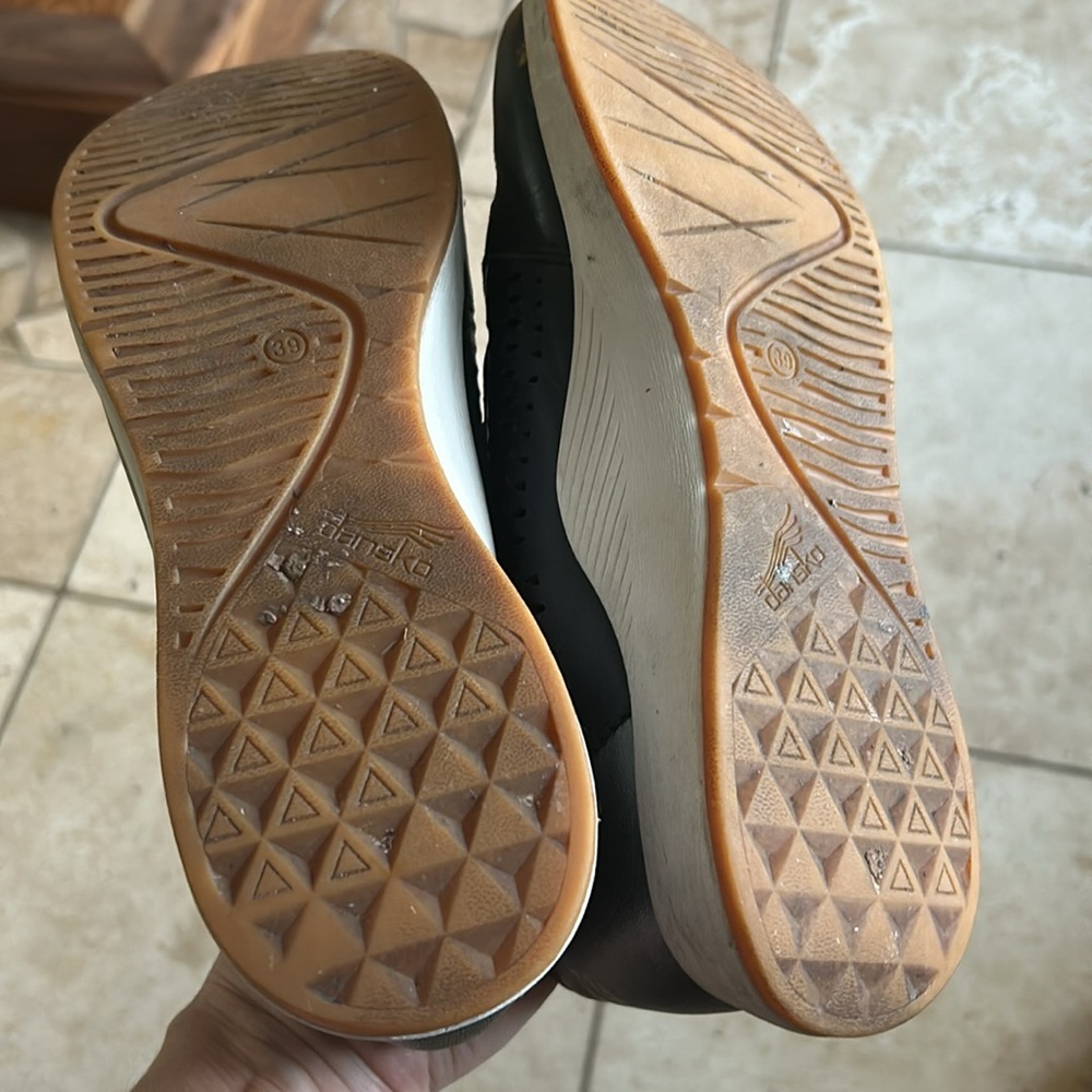 Dansko leather tennis shoes in GUC - Picture 7 of 7